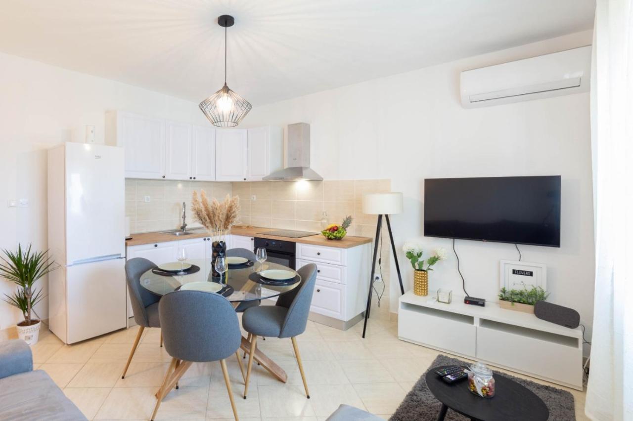 Apartman Bili Solin Eksteriør billede